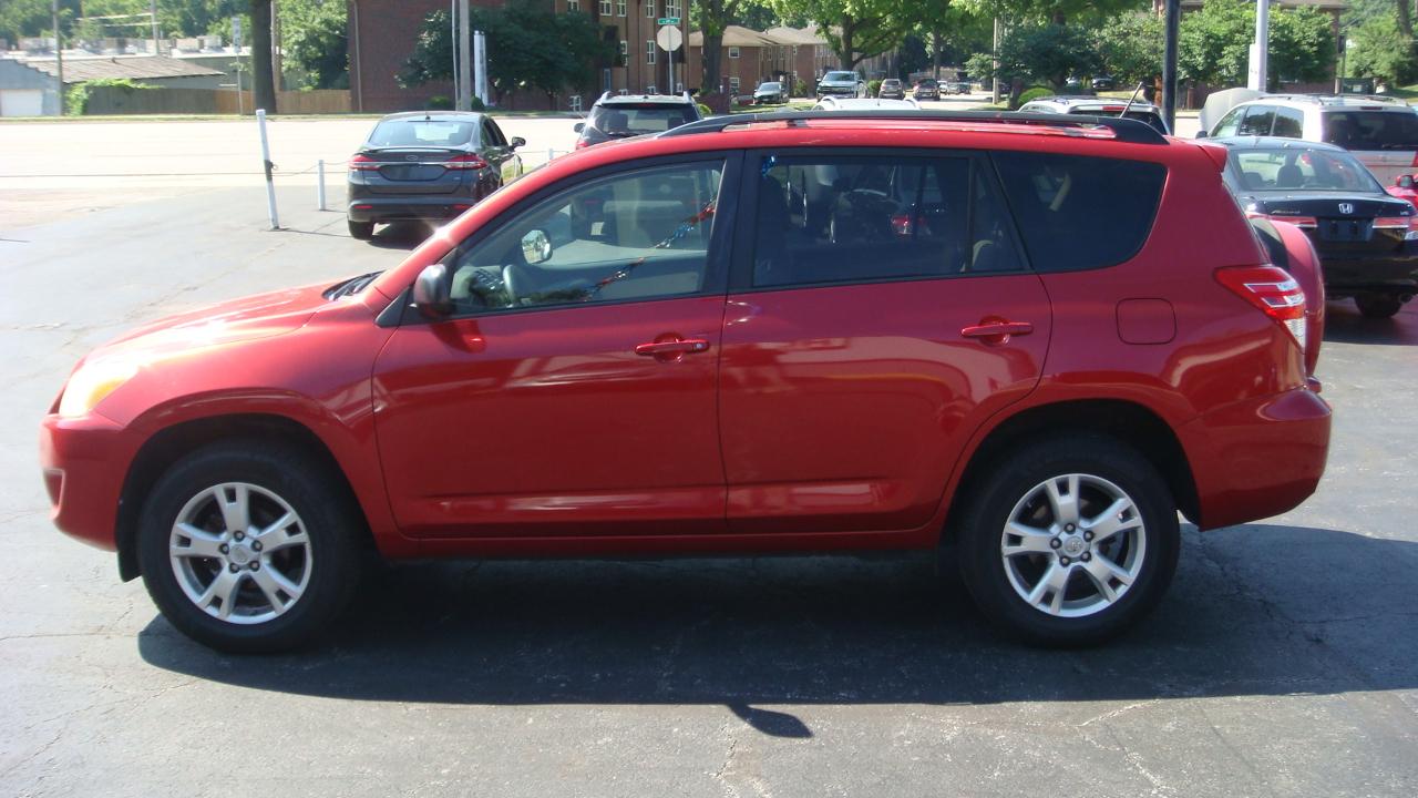 Toyota RAV4 Base I4 2WD 2011