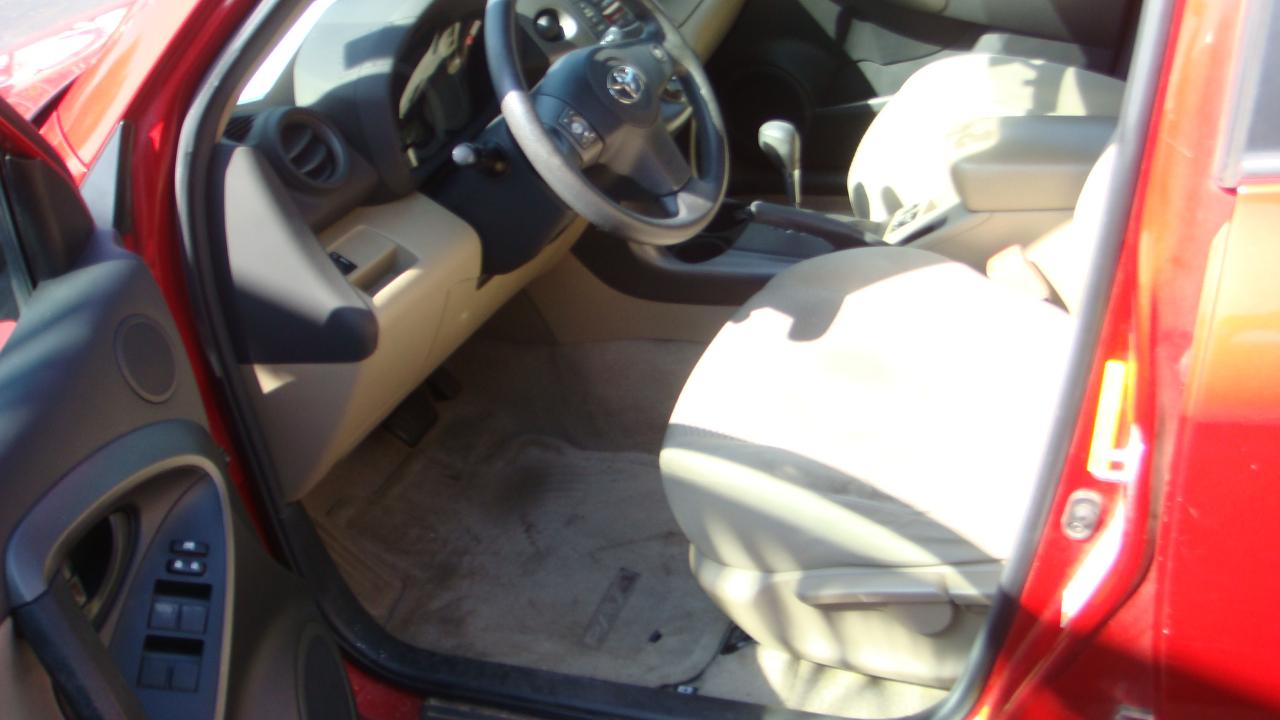 Toyota RAV4 Base I4 2WD 2011