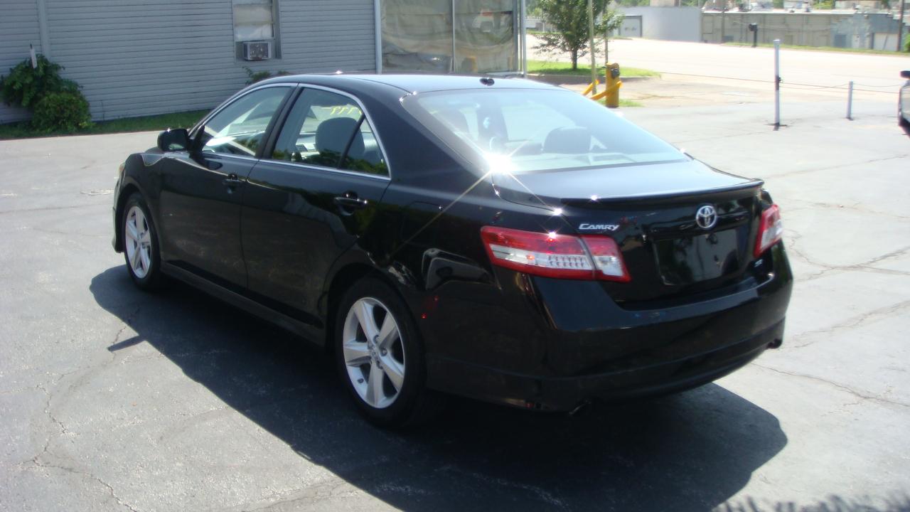 Toyota Camry SE 4D Sedan 2011