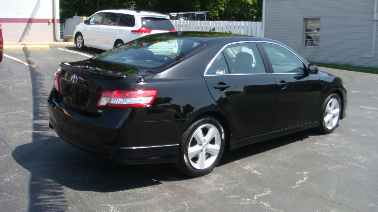 Toyota Camry SE 4D Sedan 2011