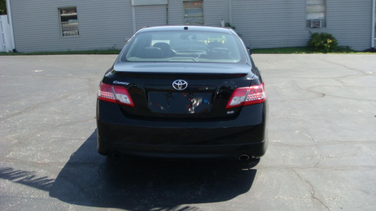 Toyota Camry SE 4D Sedan 2011