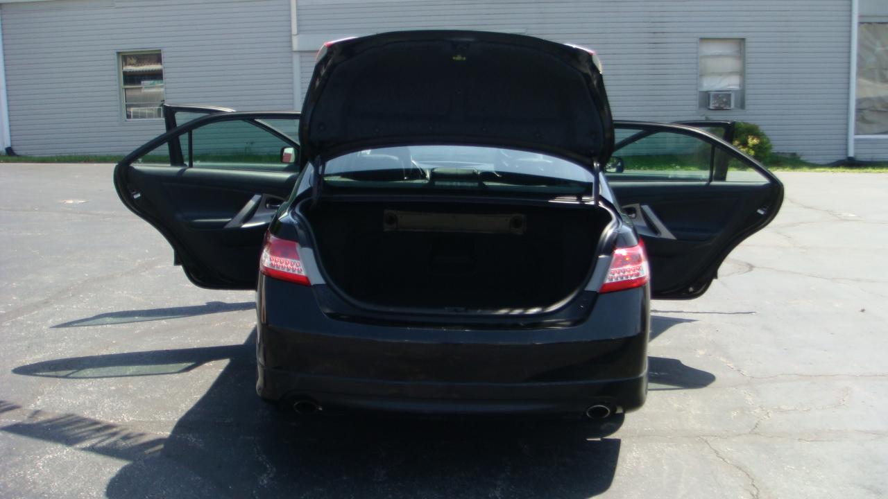 Toyota Camry SE 4D Sedan 2011