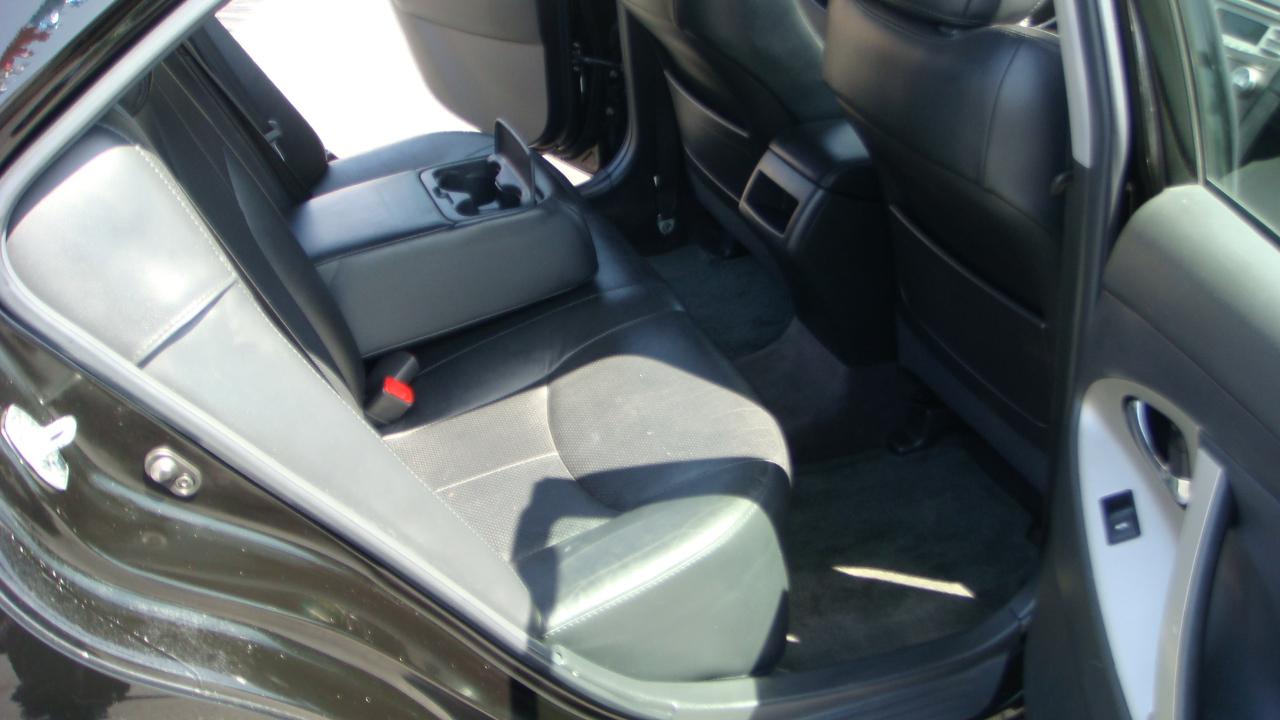Toyota Camry SE 4D Sedan 2011