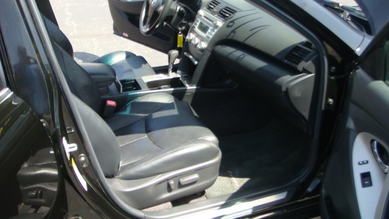 Toyota Camry SE 4D Sedan 2011