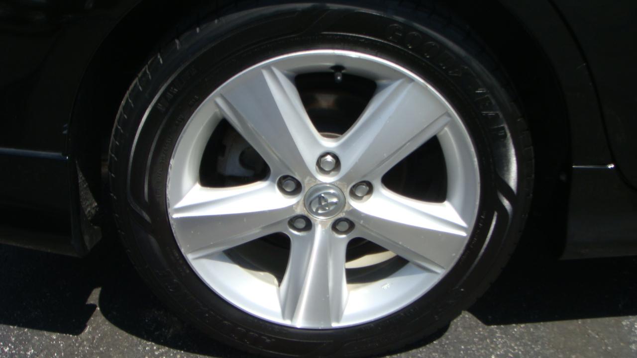 Toyota Camry SE 4D Sedan 2011