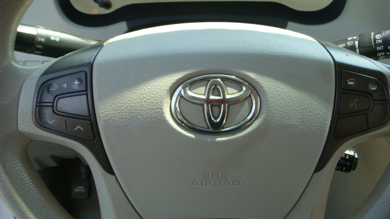 Toyota Sienna LE 8-Passenger Seating 2013