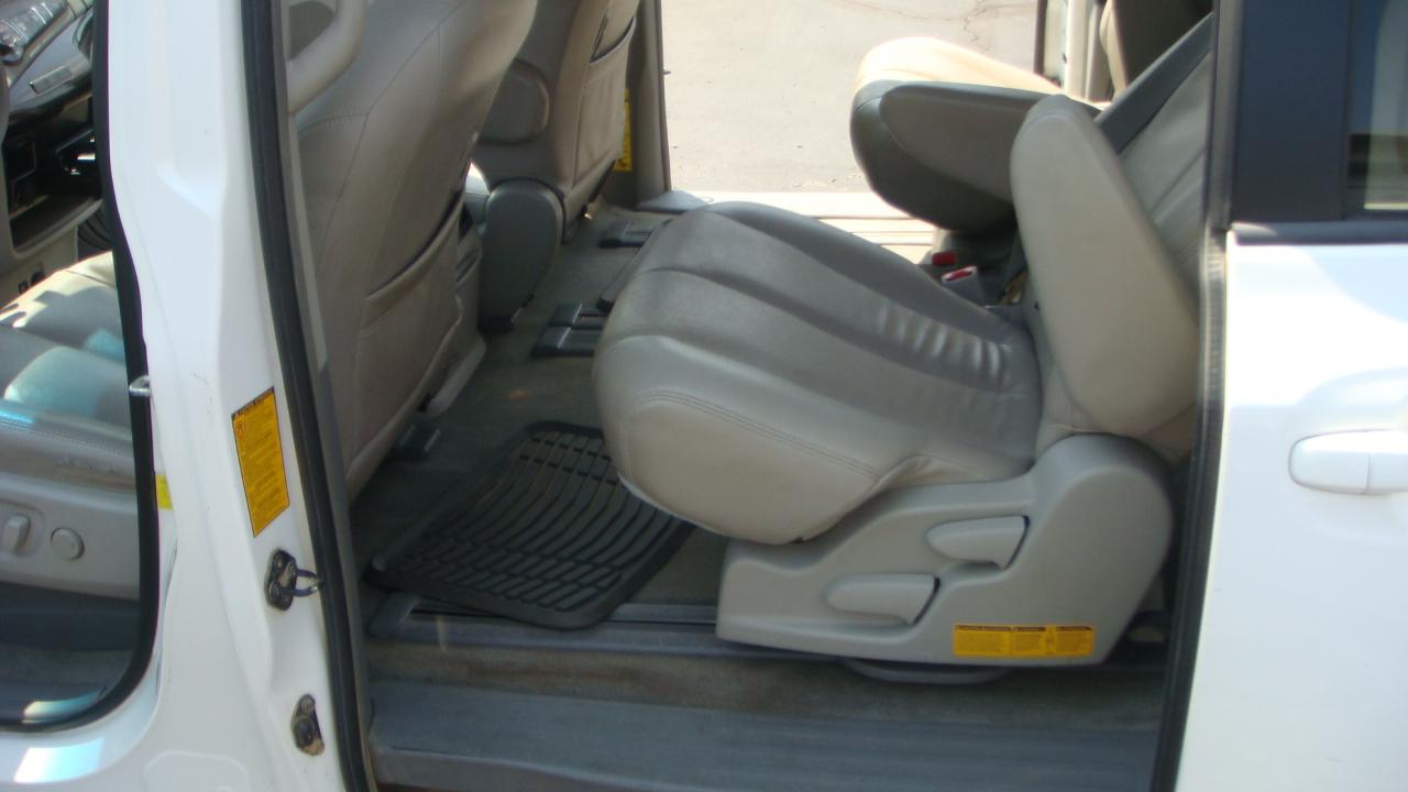 Toyota Sienna LE 8-Passenger Seating 2013
