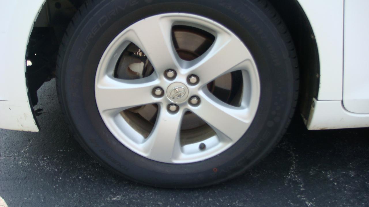 Toyota Sienna LE 8-Passenger Seating 2013