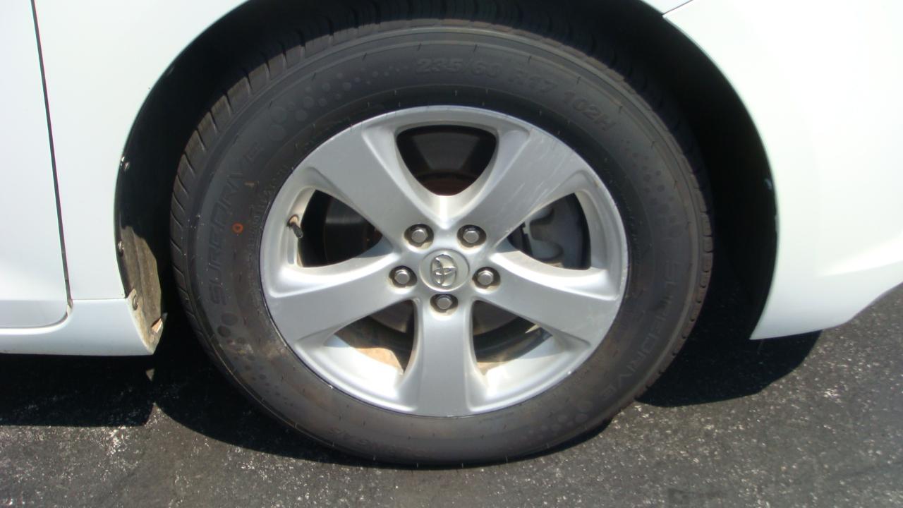 Toyota Sienna LE 8-Passenger Seating 2013