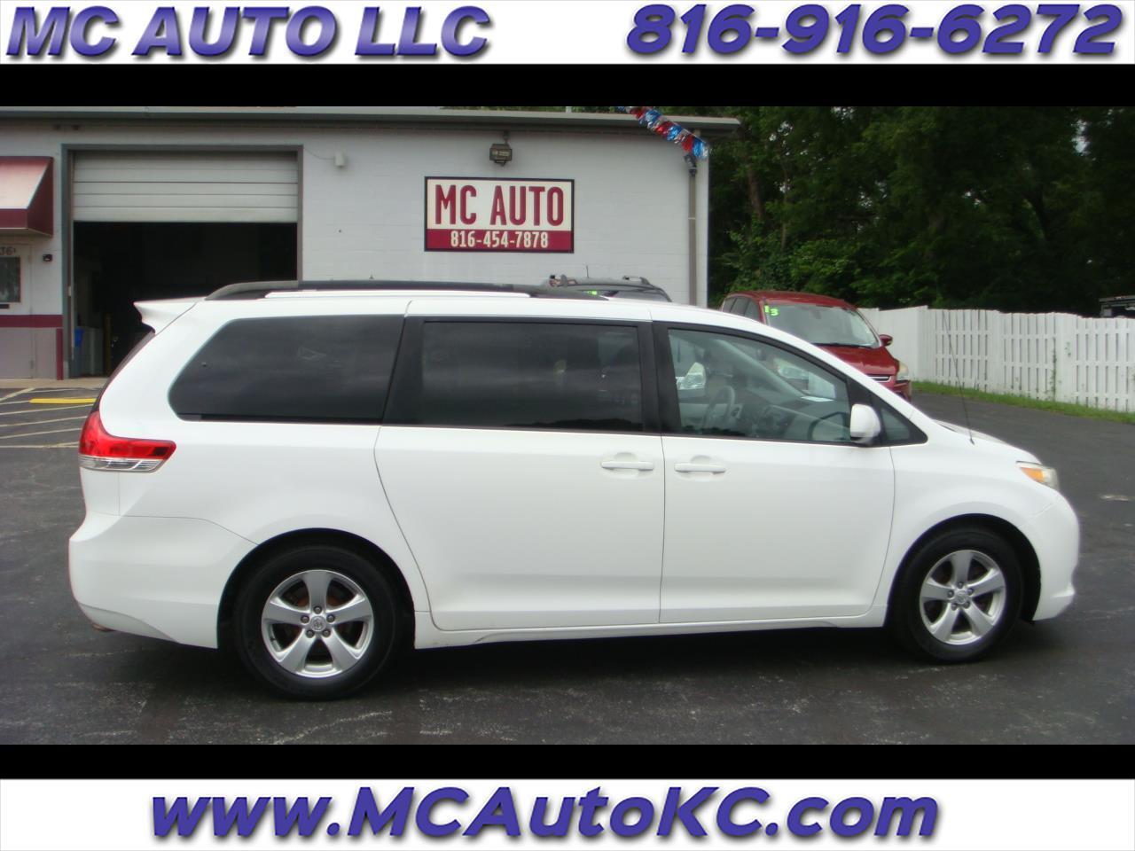 2013 Toyota Sienna LE 8-Passenger Seating