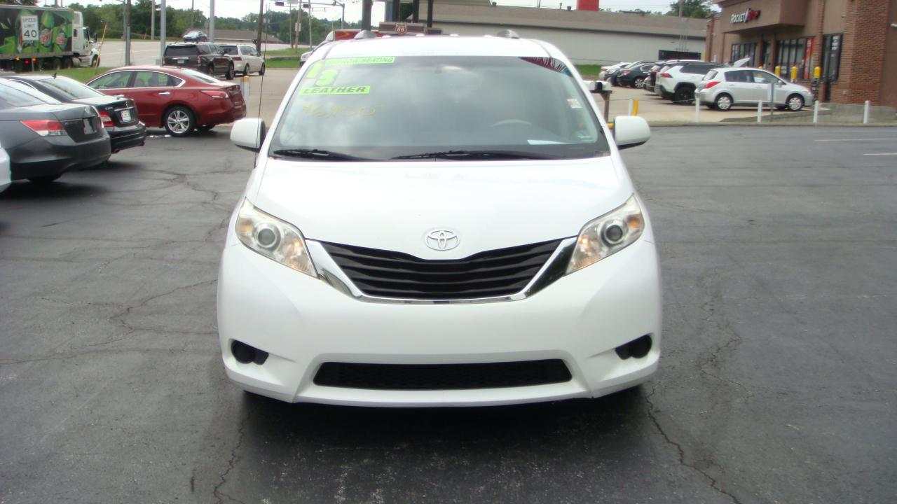 Toyota Sienna LE 8-Passenger Seating 2013