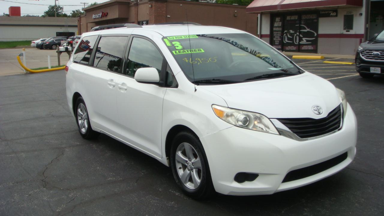 Toyota Sienna LE 8-Passenger Seating 2013