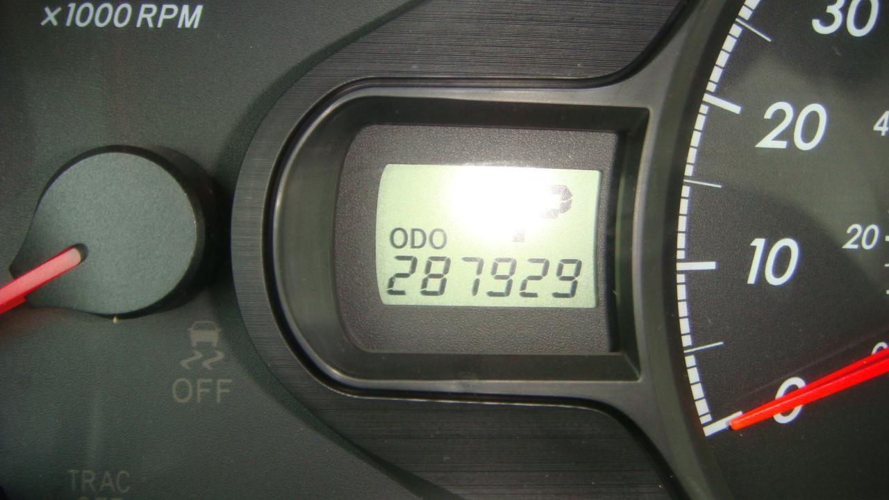 Toyota Sienna LE 8-Passenger Seating 2013