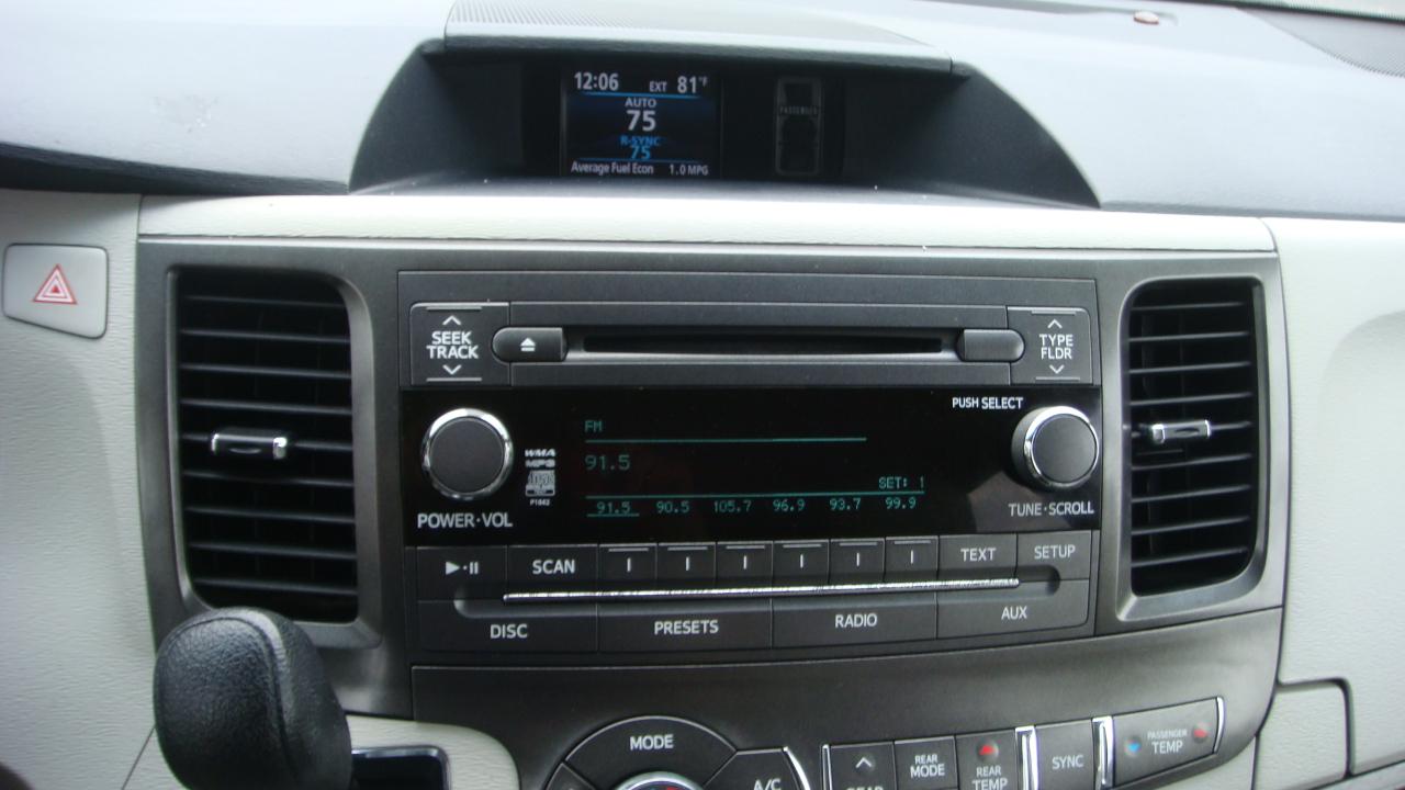 Toyota Sienna LE 8-Passenger Seating 2013
