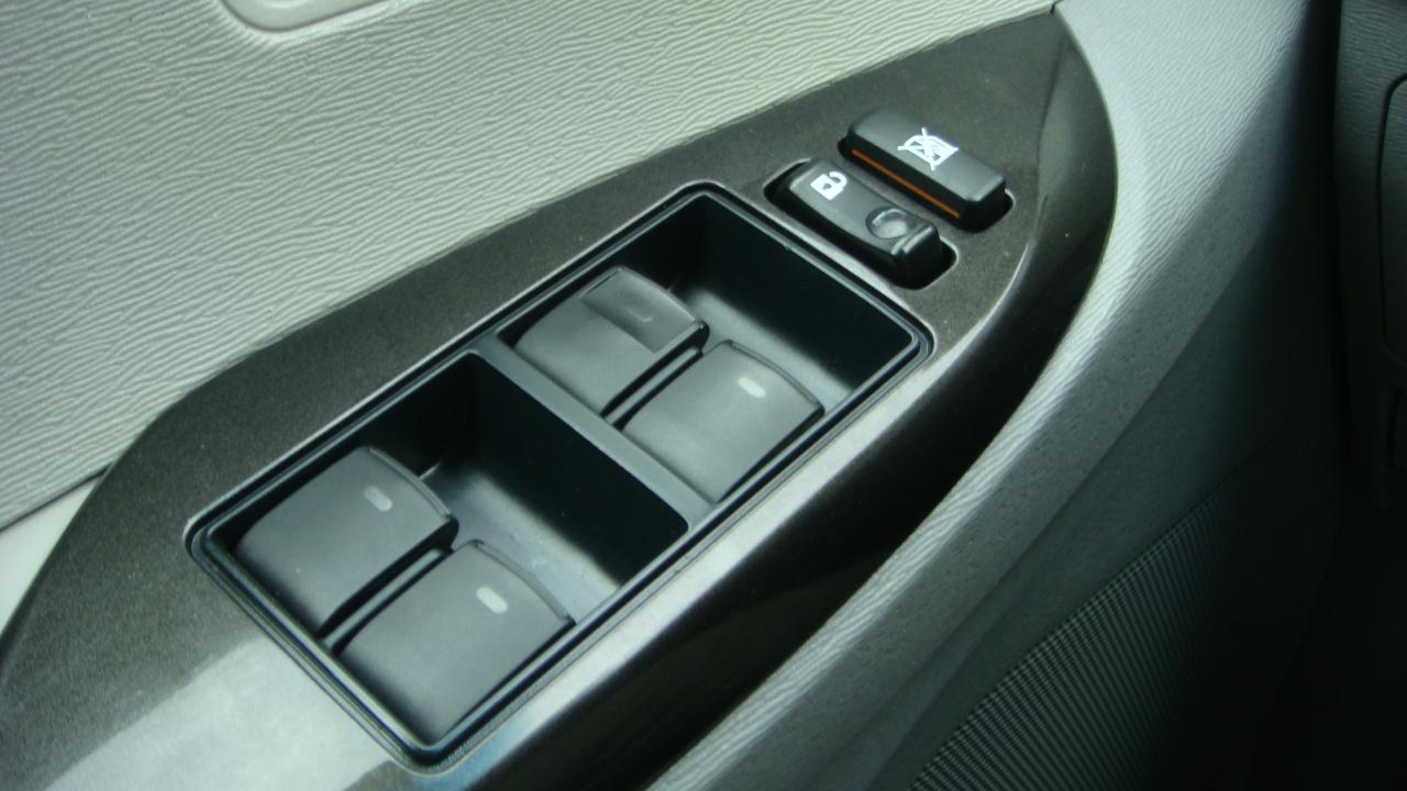 Toyota Sienna LE 8-Passenger Seating 2013