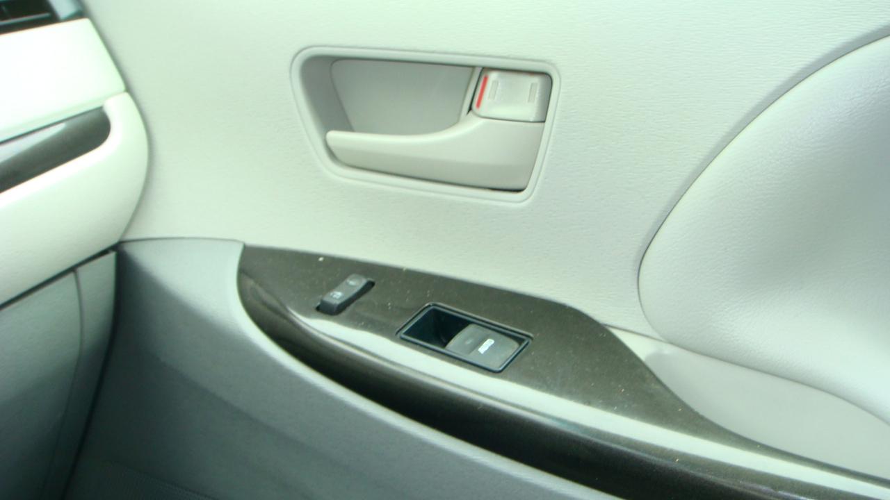 Toyota Sienna LE 8-Passenger Seating 2013