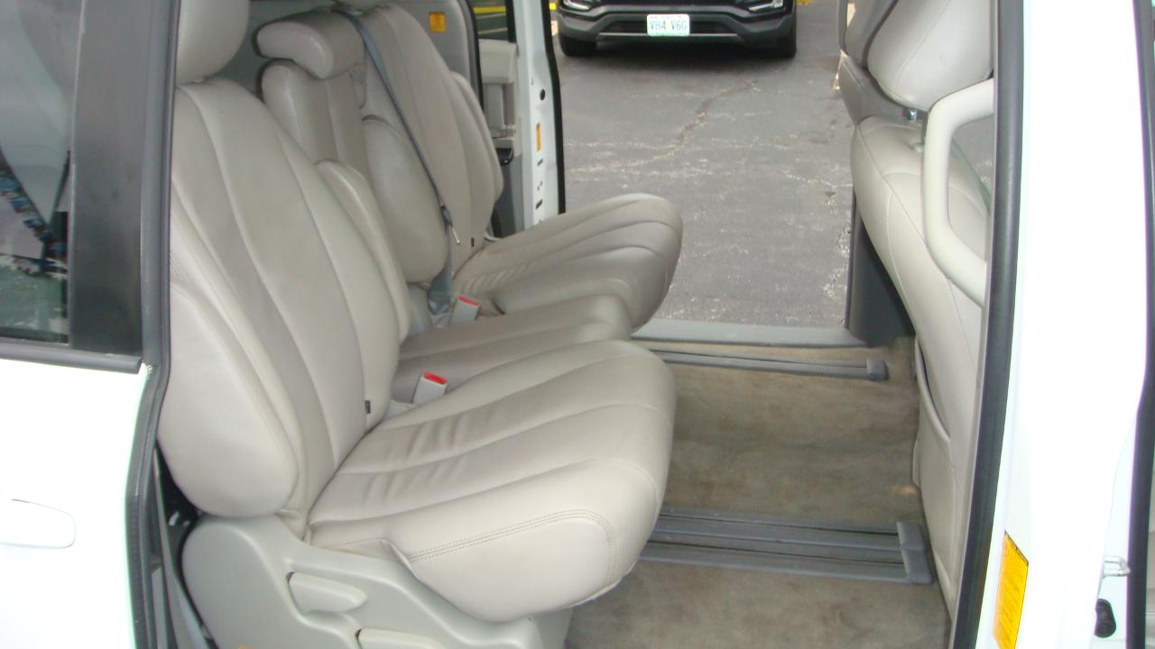Toyota Sienna LE 8-Passenger Seating 2013