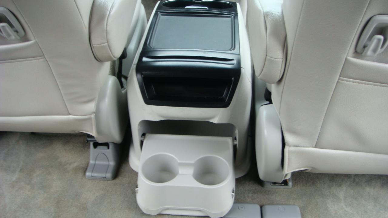 Toyota Sienna LE 8-Passenger Seating 2013