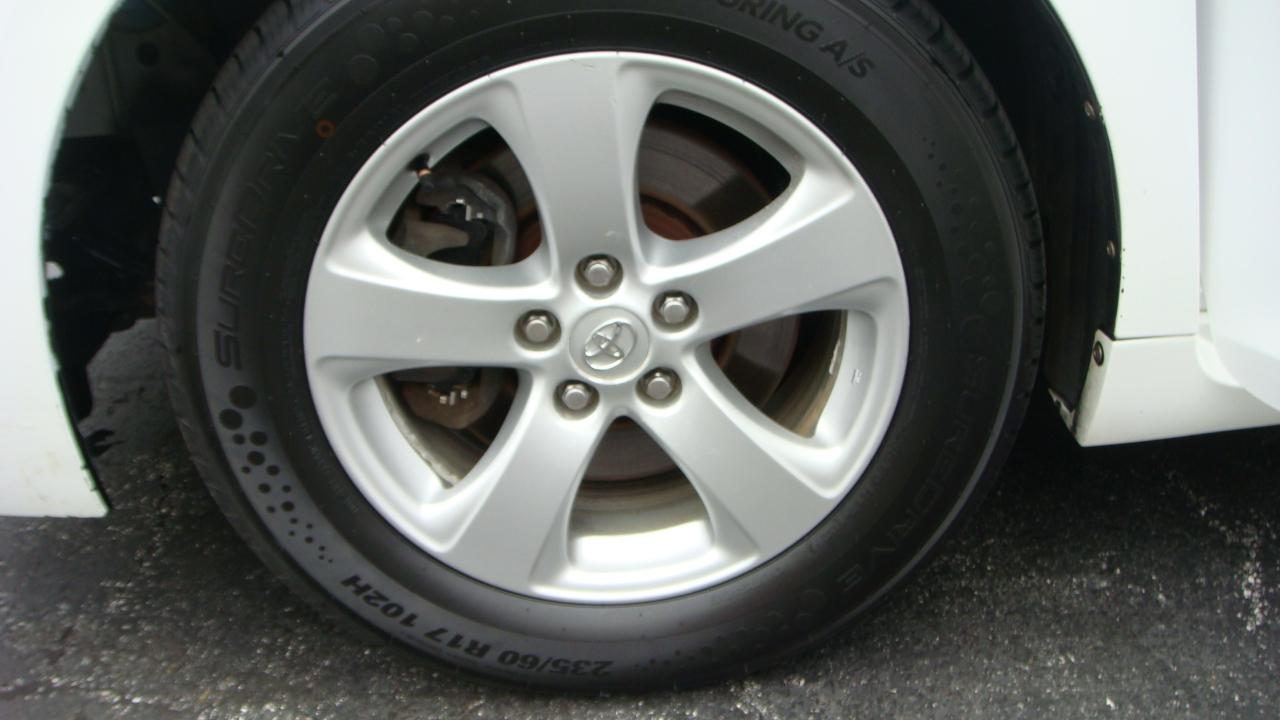 Toyota Sienna LE 8-Passenger Seating 2013