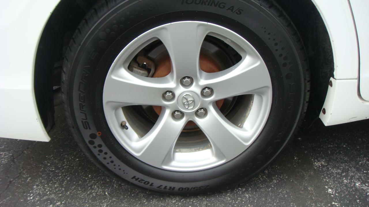 Toyota Sienna LE 8-Passenger Seating 2013