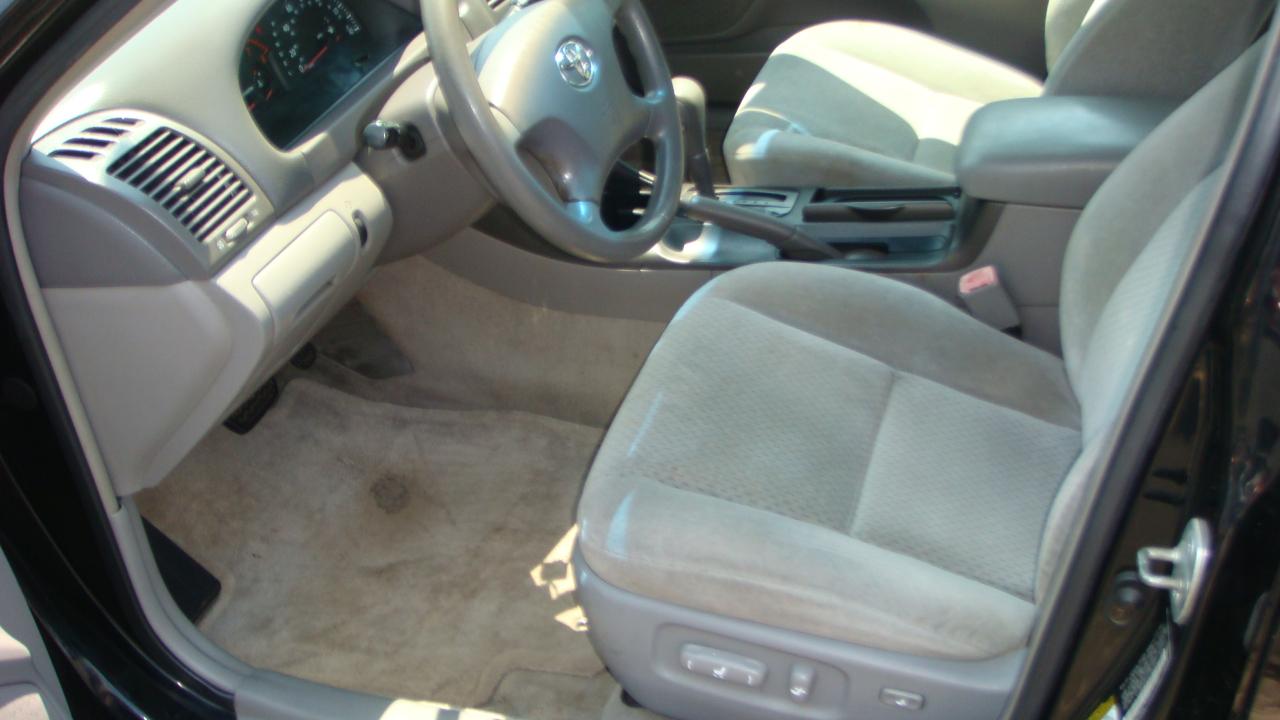 Toyota Camry LE 2004