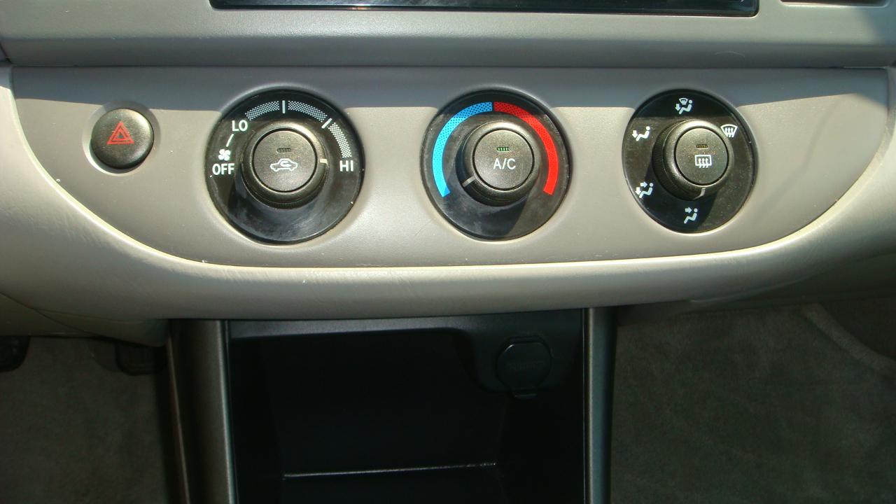 Toyota Camry LE 2004