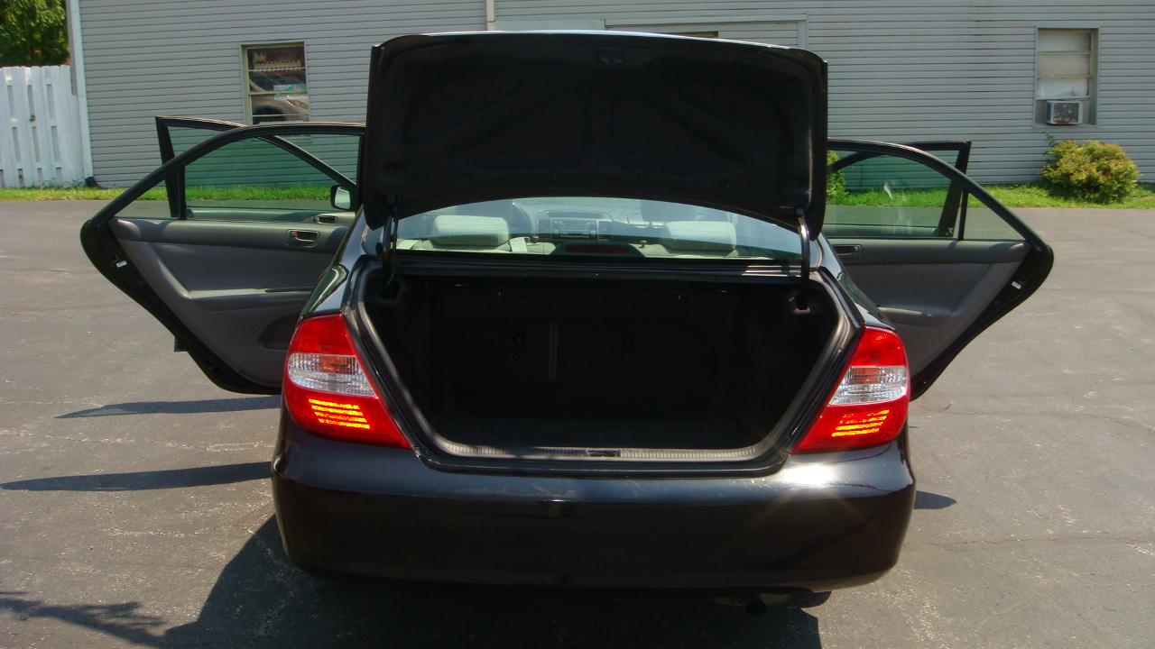 Toyota Camry LE 2004