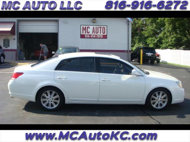 White 2006 Toyota Avalon Sedan Front-Wheel Drive Automatic