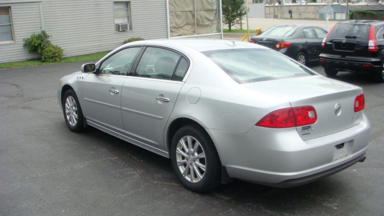 Buick Lucerne CXL 2011