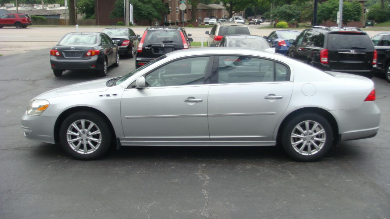 Buick Lucerne CXL 2011