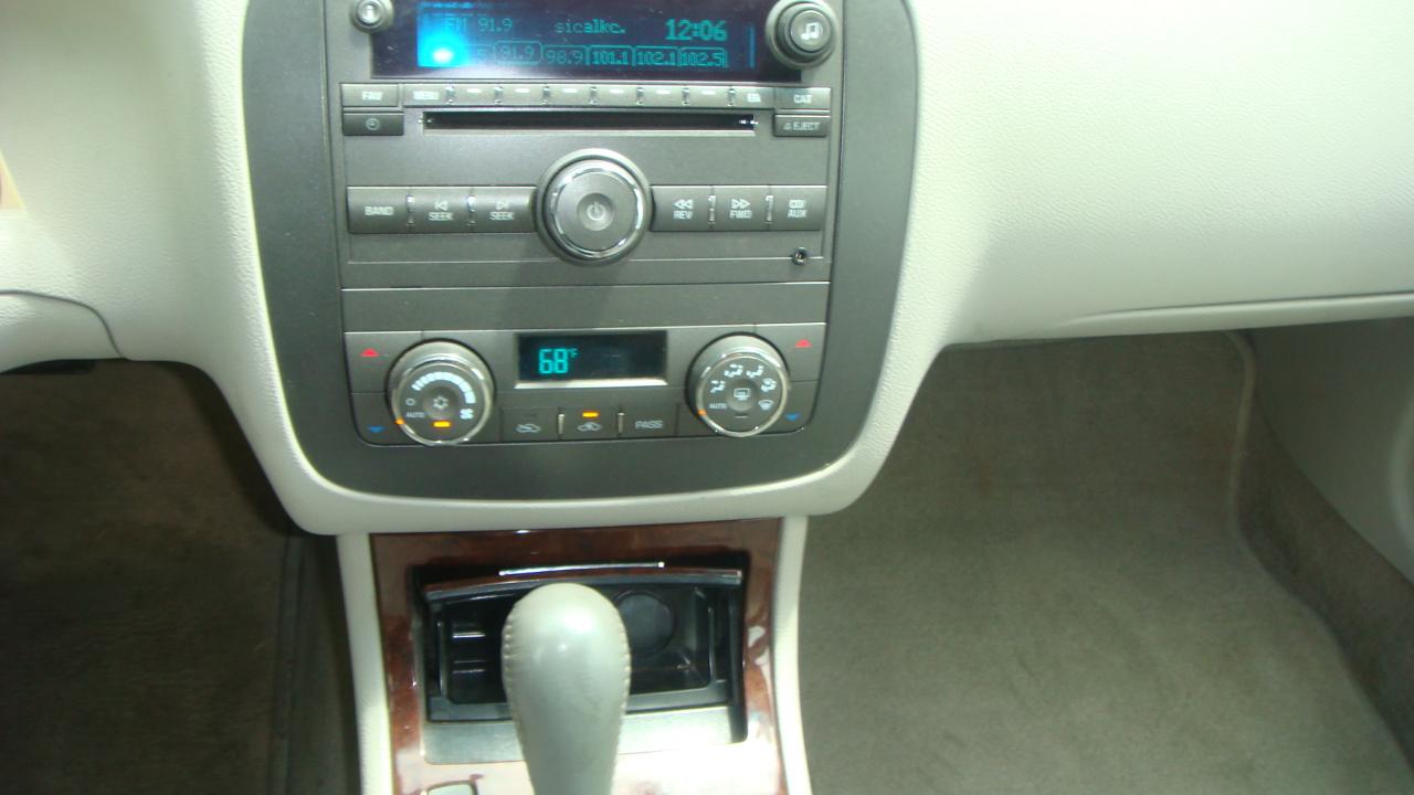 Buick Lucerne CXL 2011