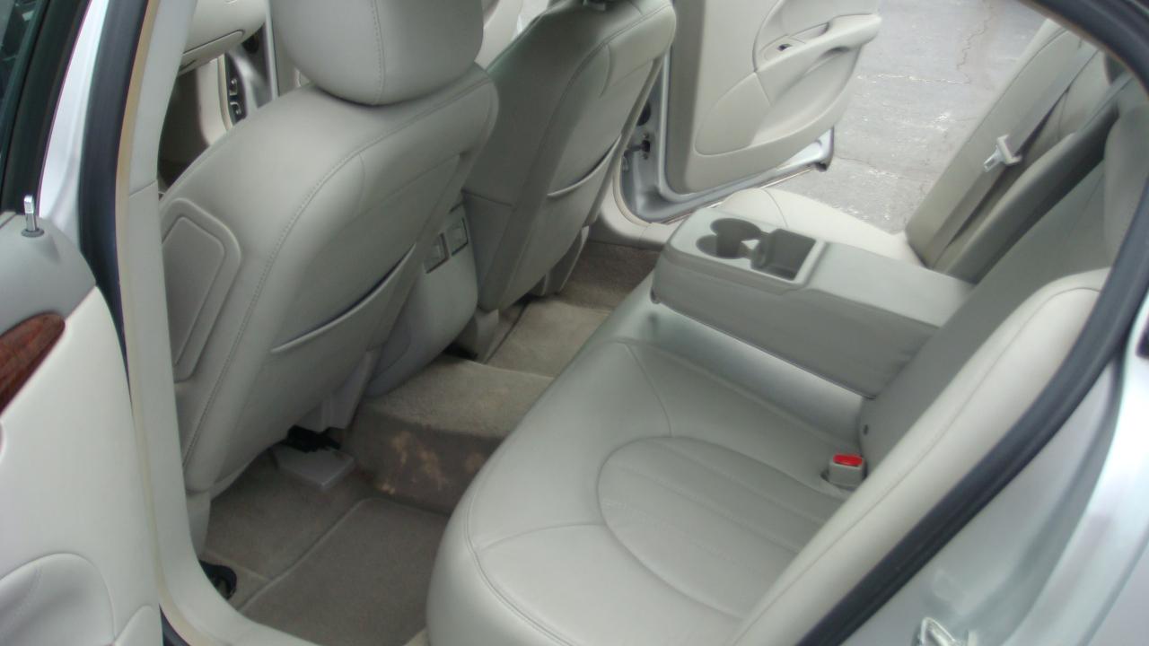 Buick Lucerne CXL 2011