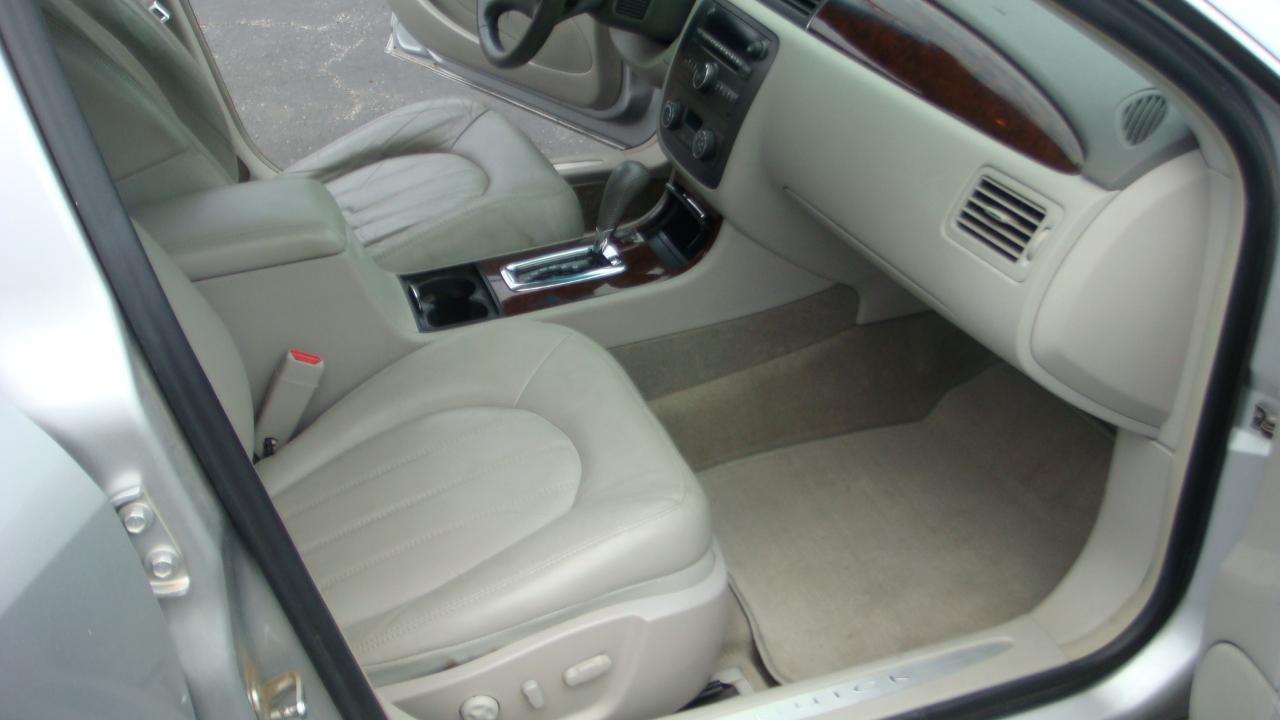 Buick Lucerne CXL 2011