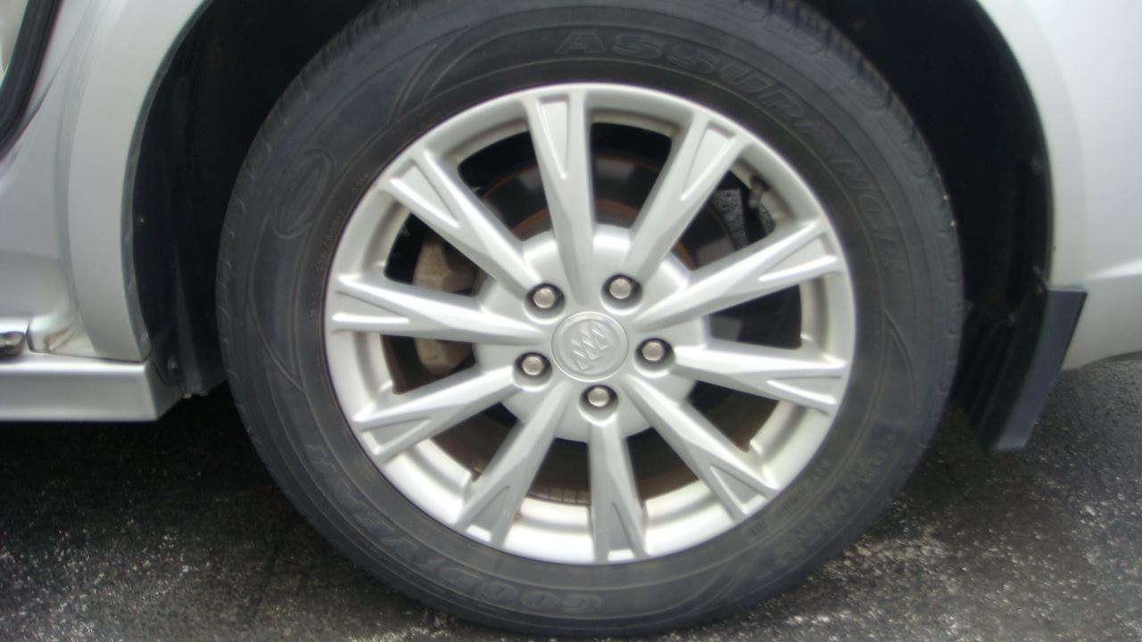 Buick Lucerne CXL 2011