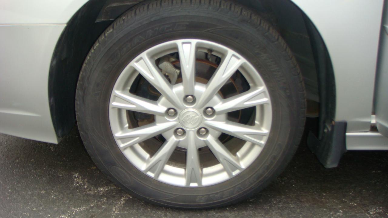 Buick Lucerne CXL 2011