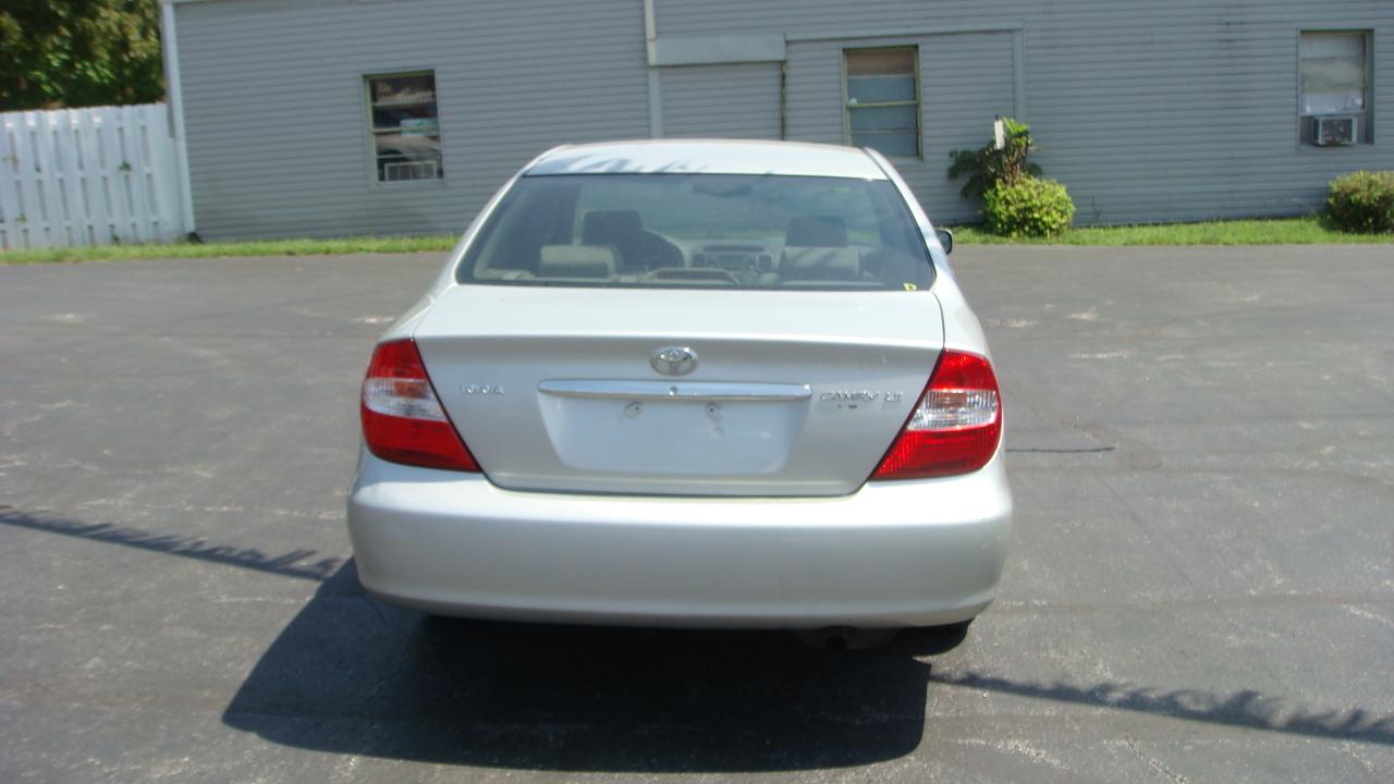 Toyota Camry LE 2002