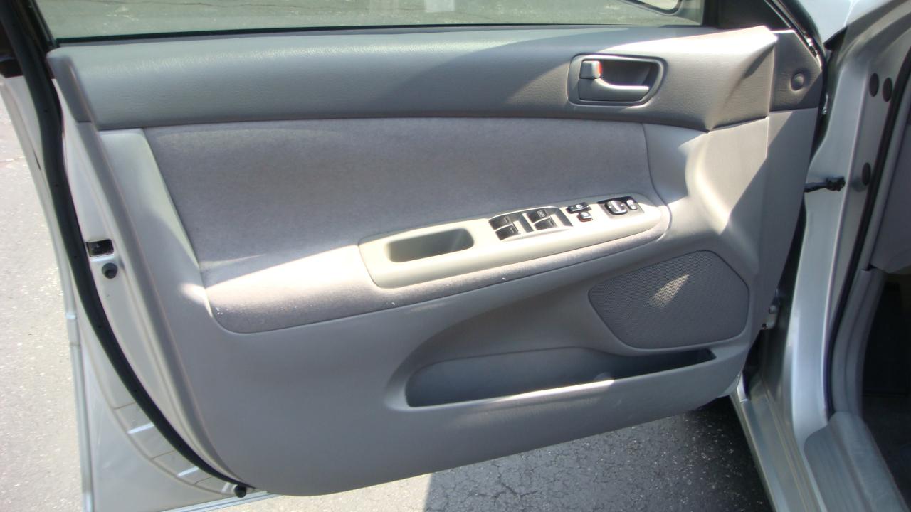 Toyota Camry LE 2002