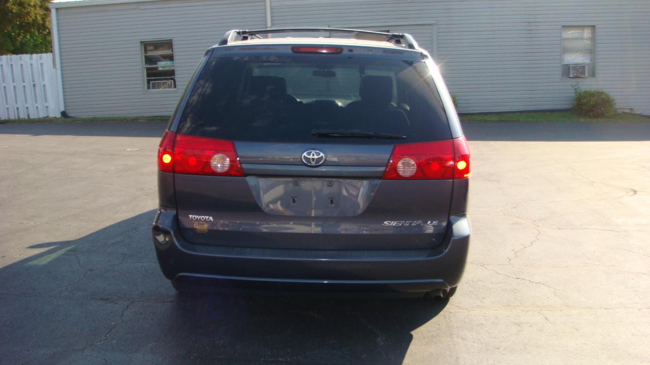 Toyota Sienna LE 2006