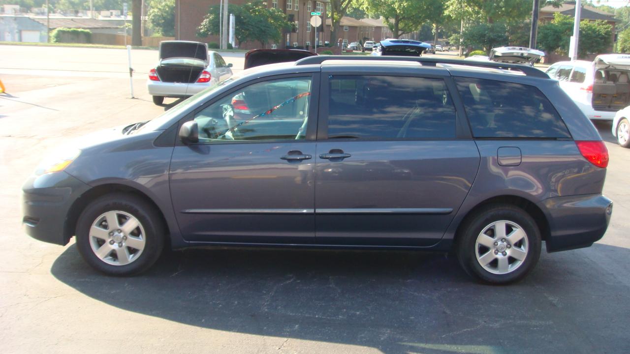 Toyota Sienna LE 2006