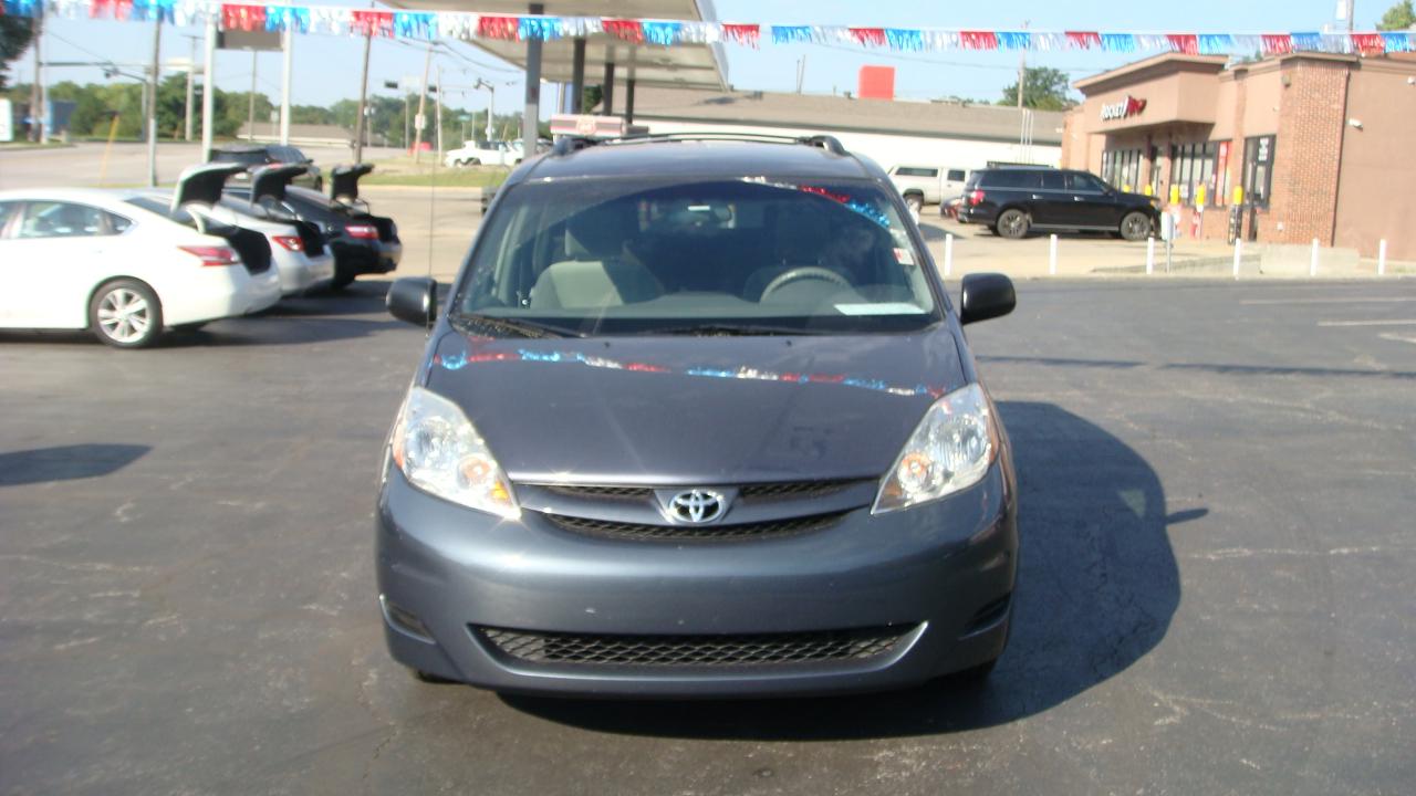 Toyota Sienna LE 2006