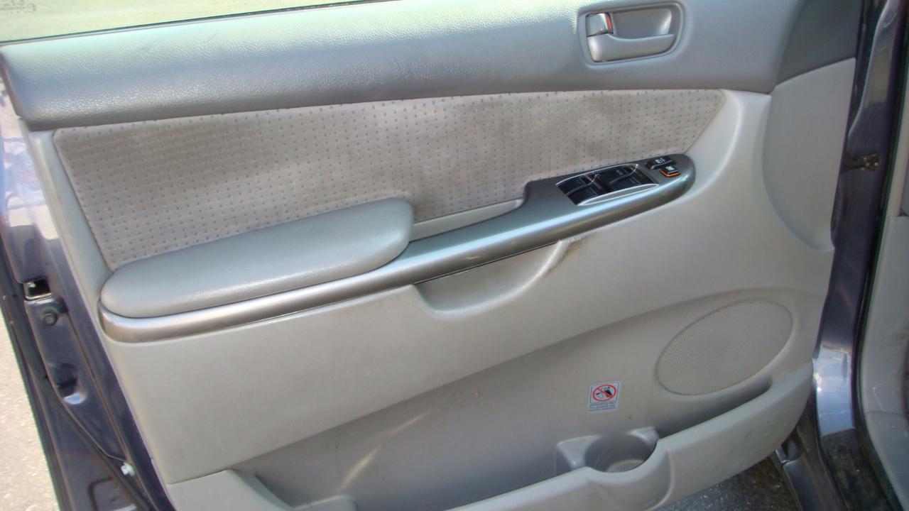 Toyota Sienna LE 2006