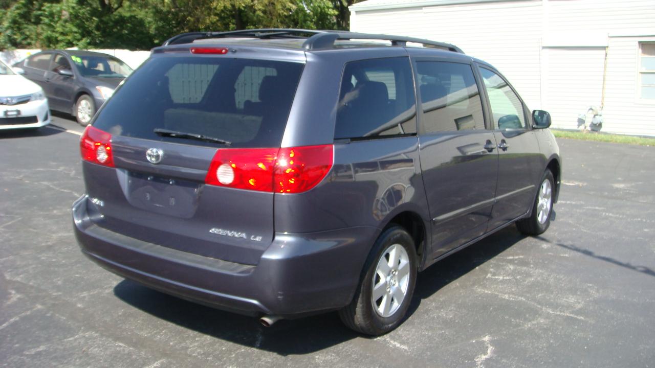 Toyota Sienna LE 2006