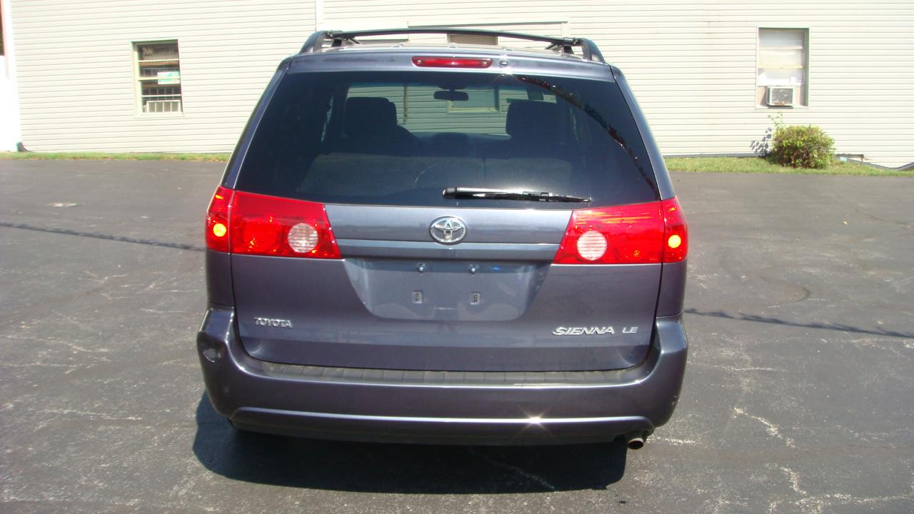 Toyota Sienna LE 2006