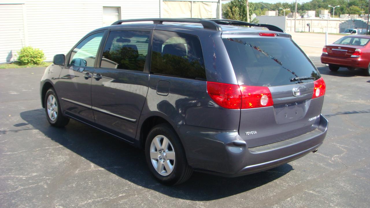 Toyota Sienna LE 2006