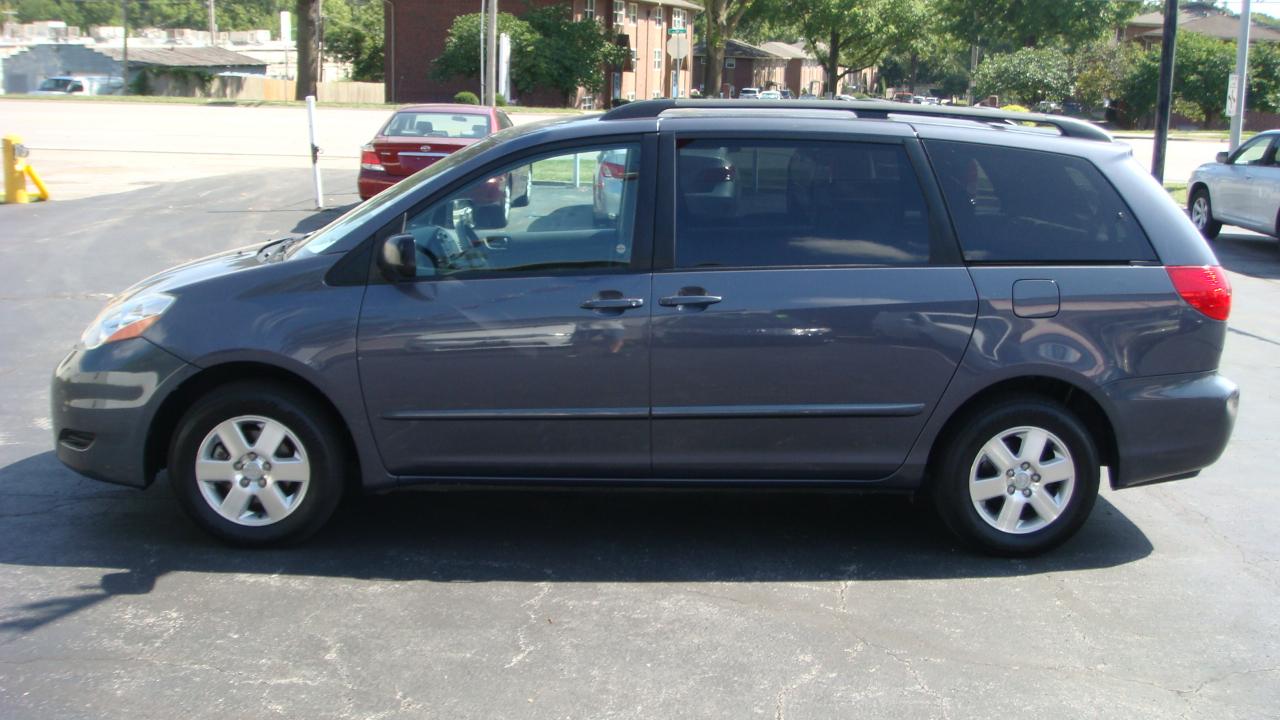 Toyota Sienna LE 2006