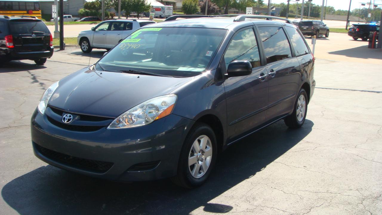 Toyota Sienna LE 2006