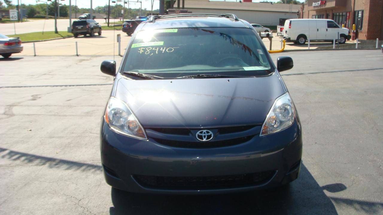 Toyota Sienna LE 2006