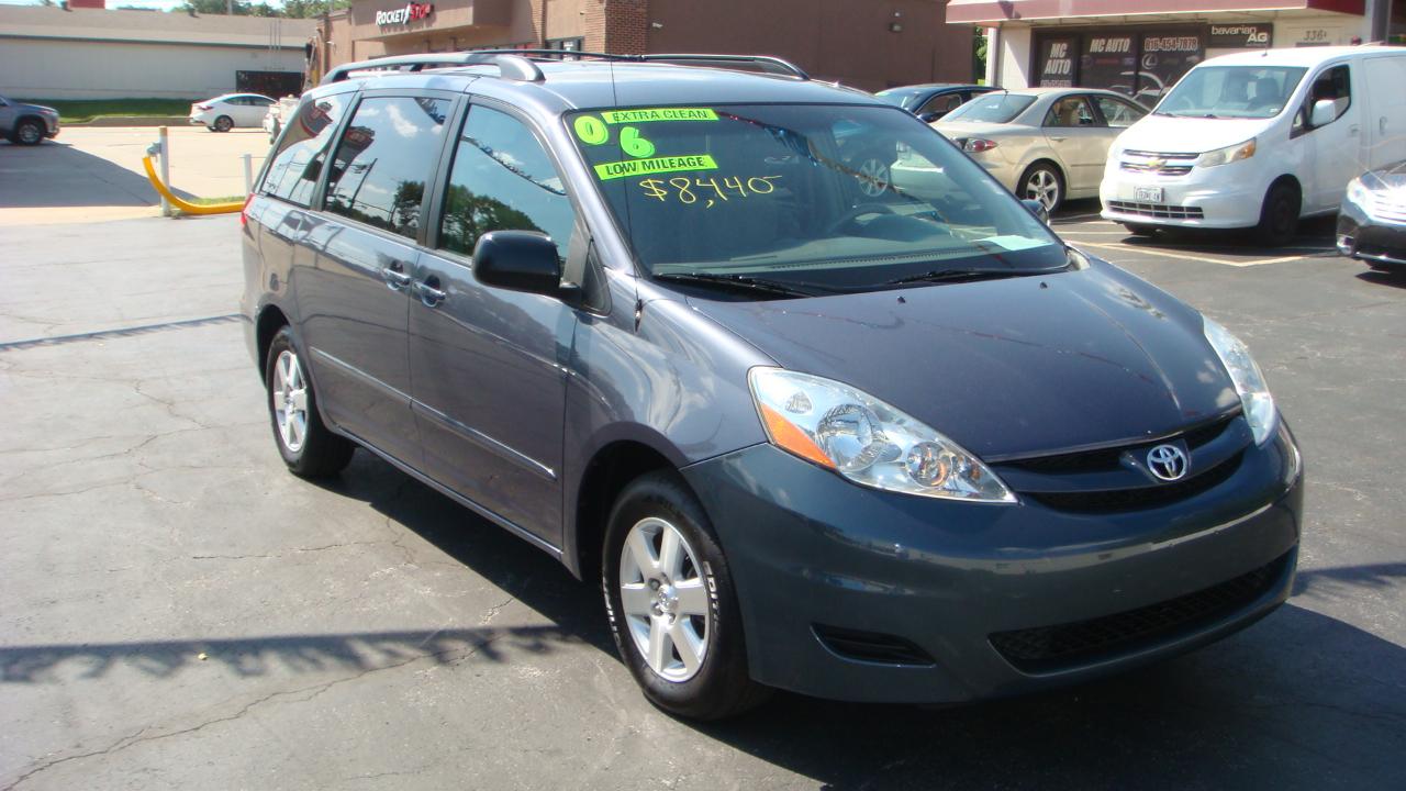 Toyota Sienna LE 2006