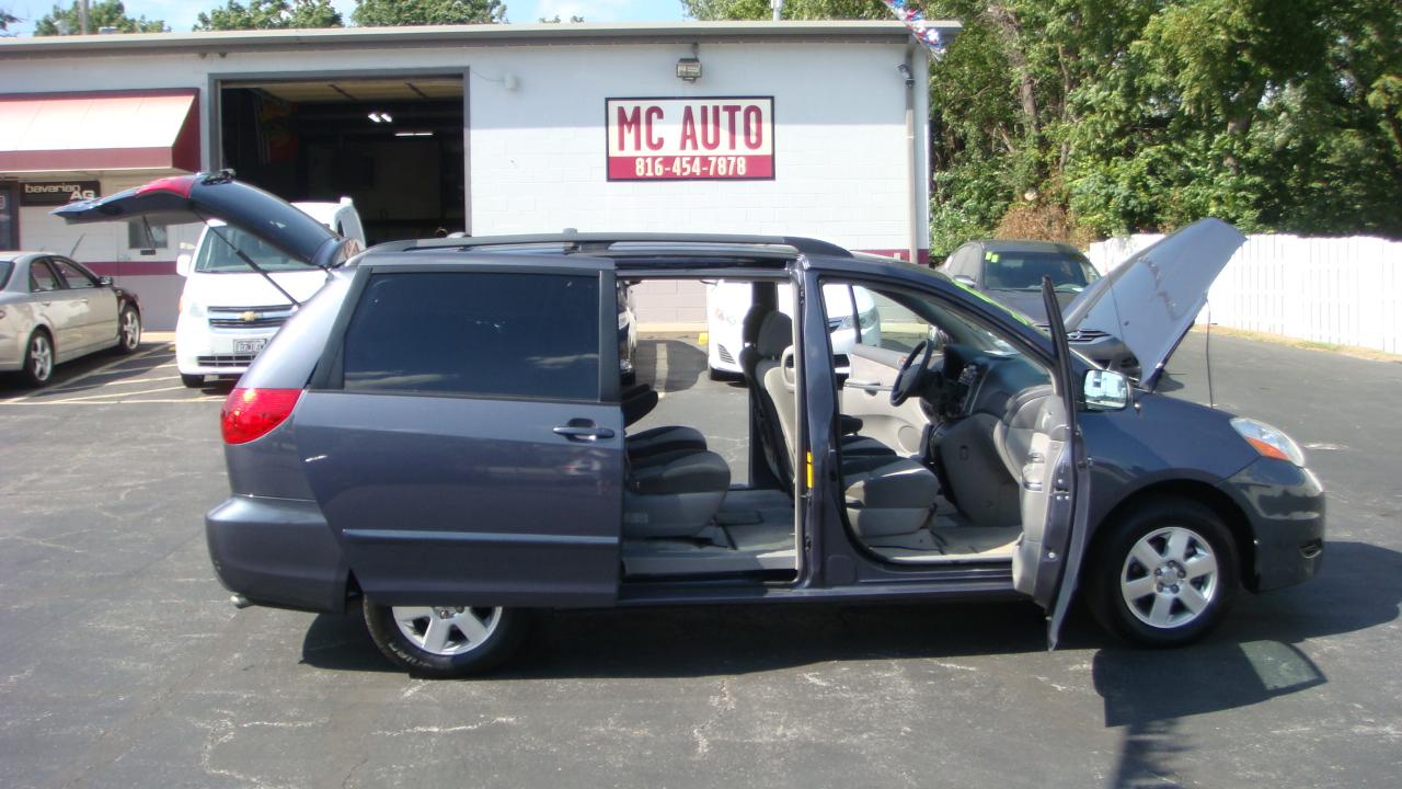 Toyota Sienna LE 2006