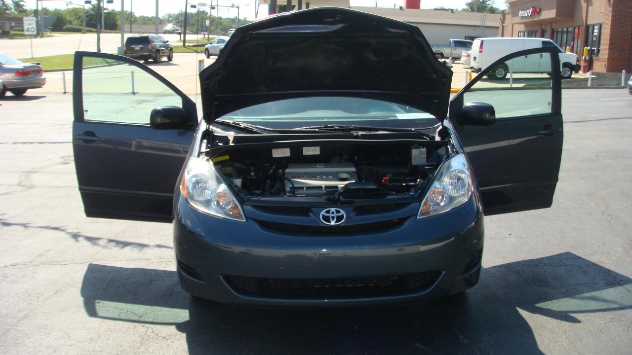 Toyota Sienna LE 2006